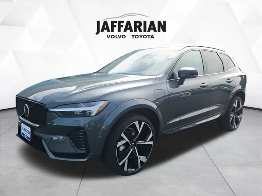2026 Volvo XC60 Hybrid T8 photo 1
