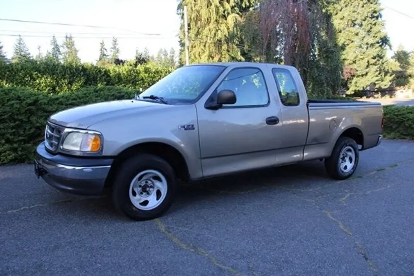 2002 Ford F-150 XL photo 1
