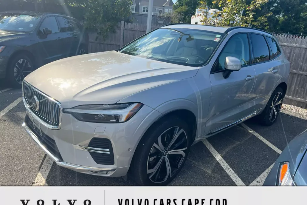 2023 Volvo XC60 Ultimate photo 1