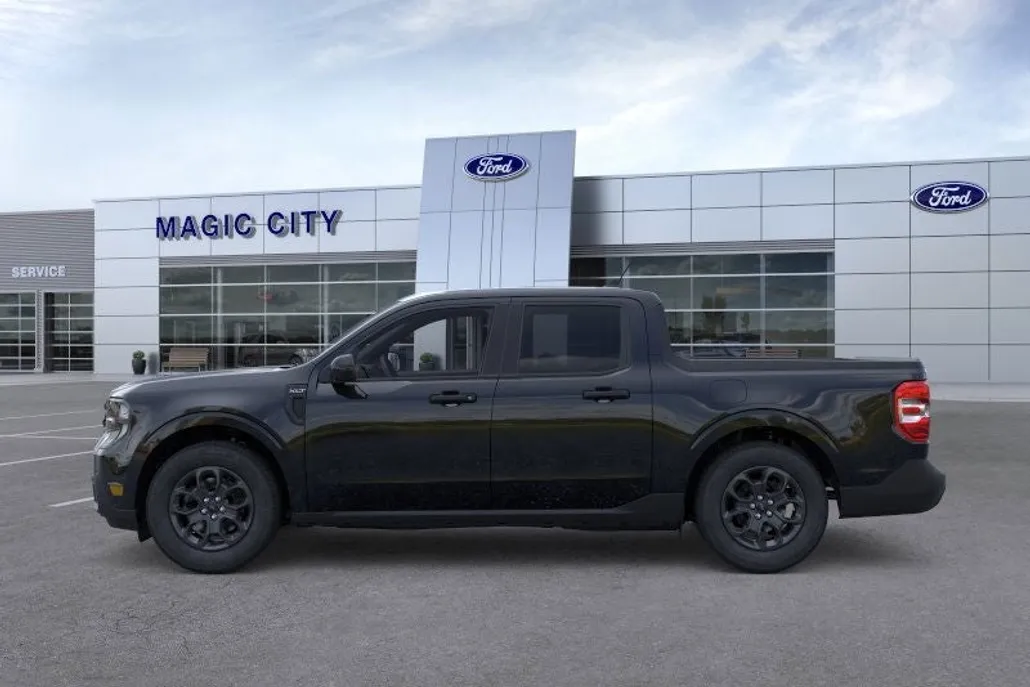 2025 Ford Maverick XLT photo 1