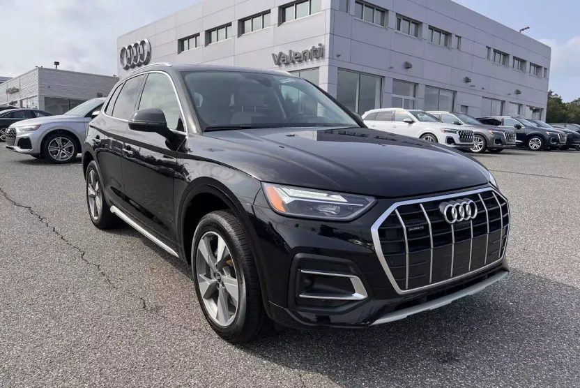 2023 Audi Q5 Premium Plus photo 1