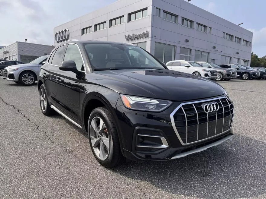2023 Audi Q5 Premium Plus photo 1