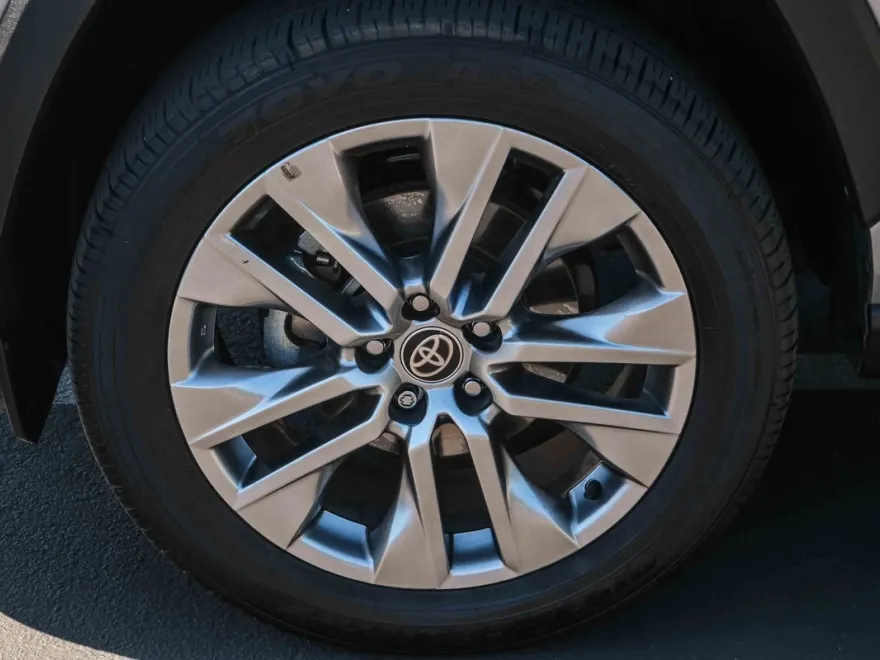 2024 Toyota RAV4 XLE Premium photo 1