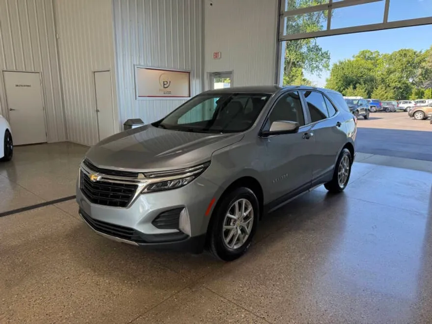 2023 Chevrolet Equinox LT photo 1