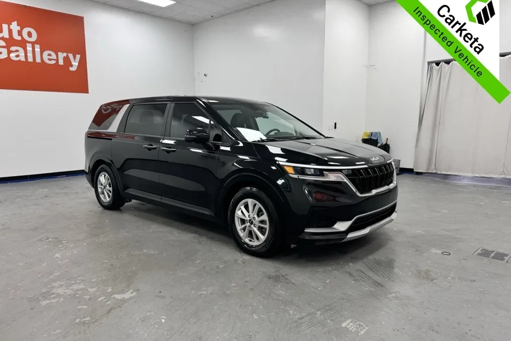 2024 Kia Carnival LX photo 1