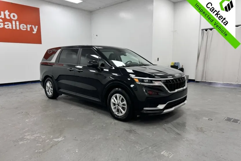 2024 Kia Carnival LX photo 1
