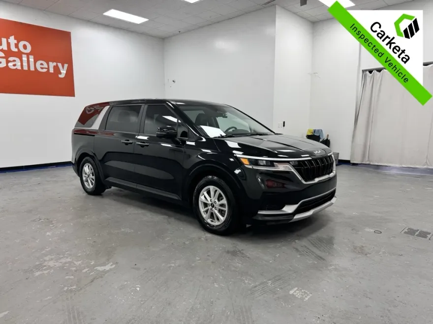 2024 Kia Carnival LX photo 1
