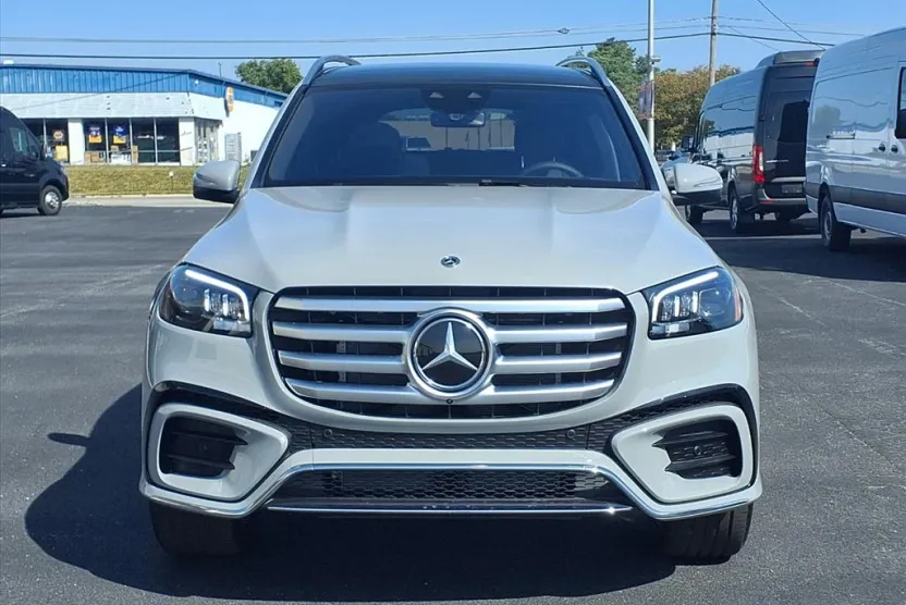 2026 Mercedes Benz GLS 580 4MATIC photo 1