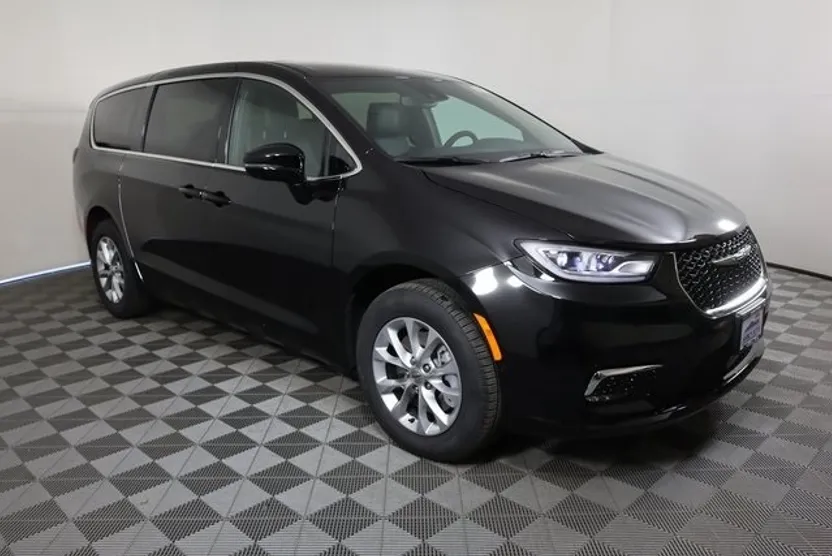 2025 Chrysler Pacifica photo 1