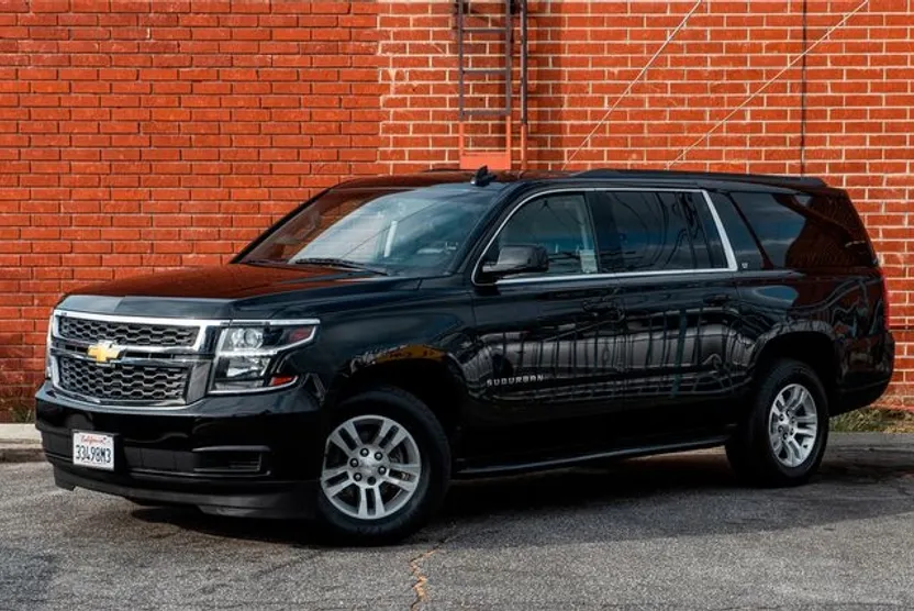 2019 Chevrolet Suburban LT photo 1