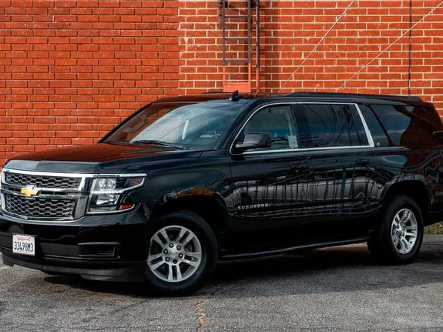 2019 Chevrolet Suburban LT photo 1