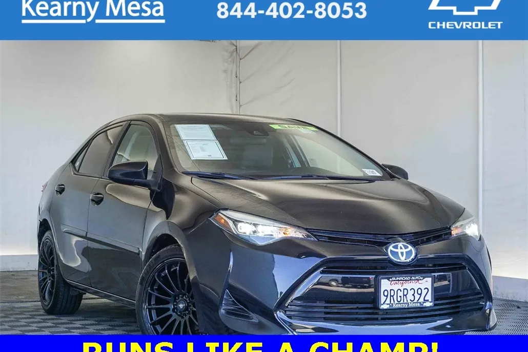 2019 Toyota Corolla LE photo 1
