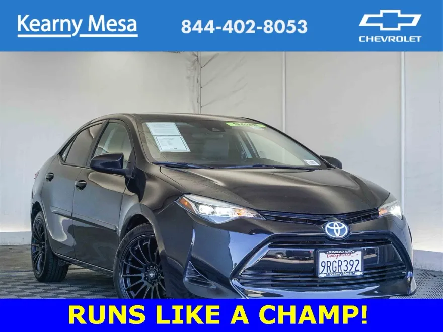 2019 Toyota Corolla LE photo 1