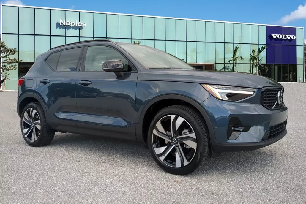 2026 Volvo XC40 Plus photo 1