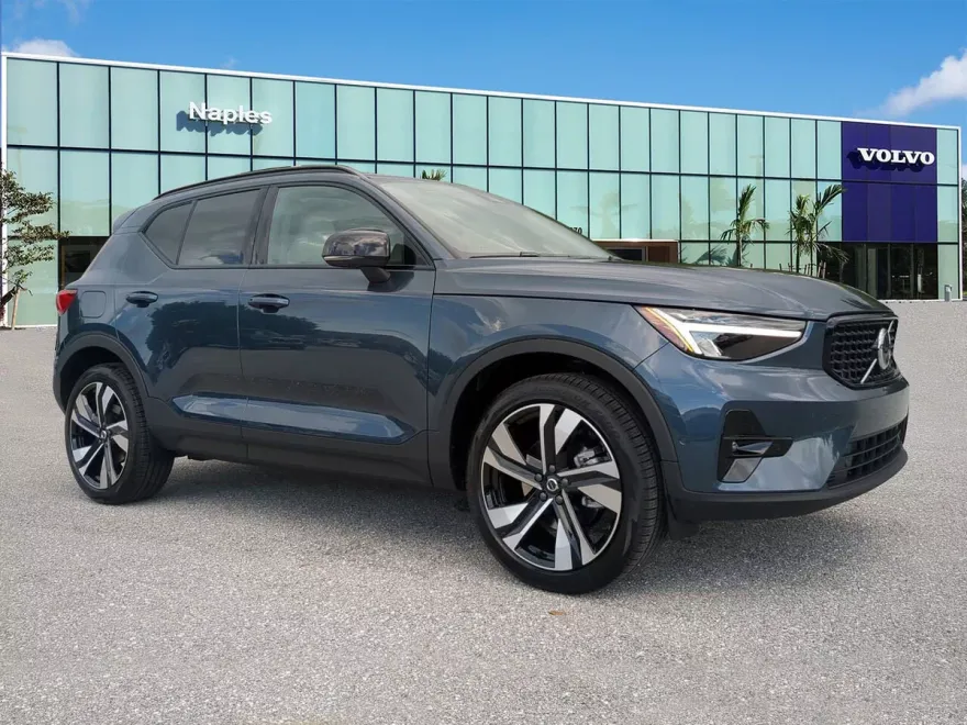 2026 Volvo XC40 Plus photo 1