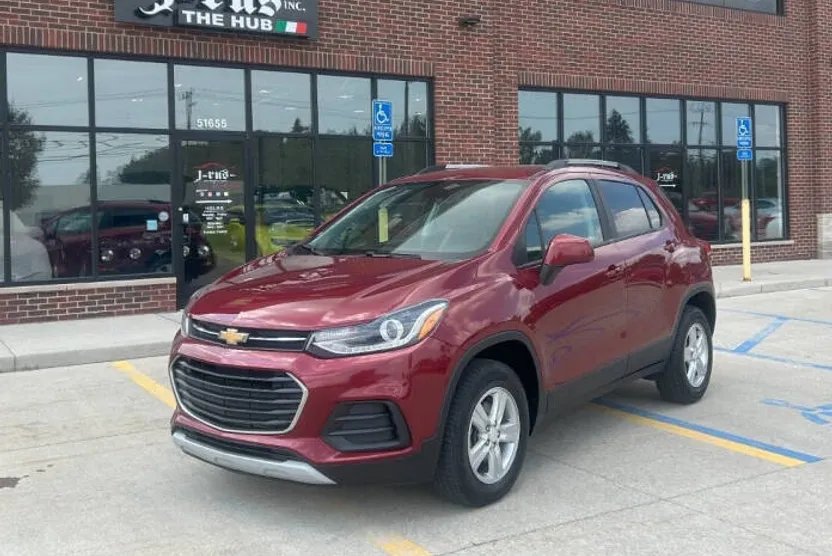 2021 Chevrolet Trax LT photo 1