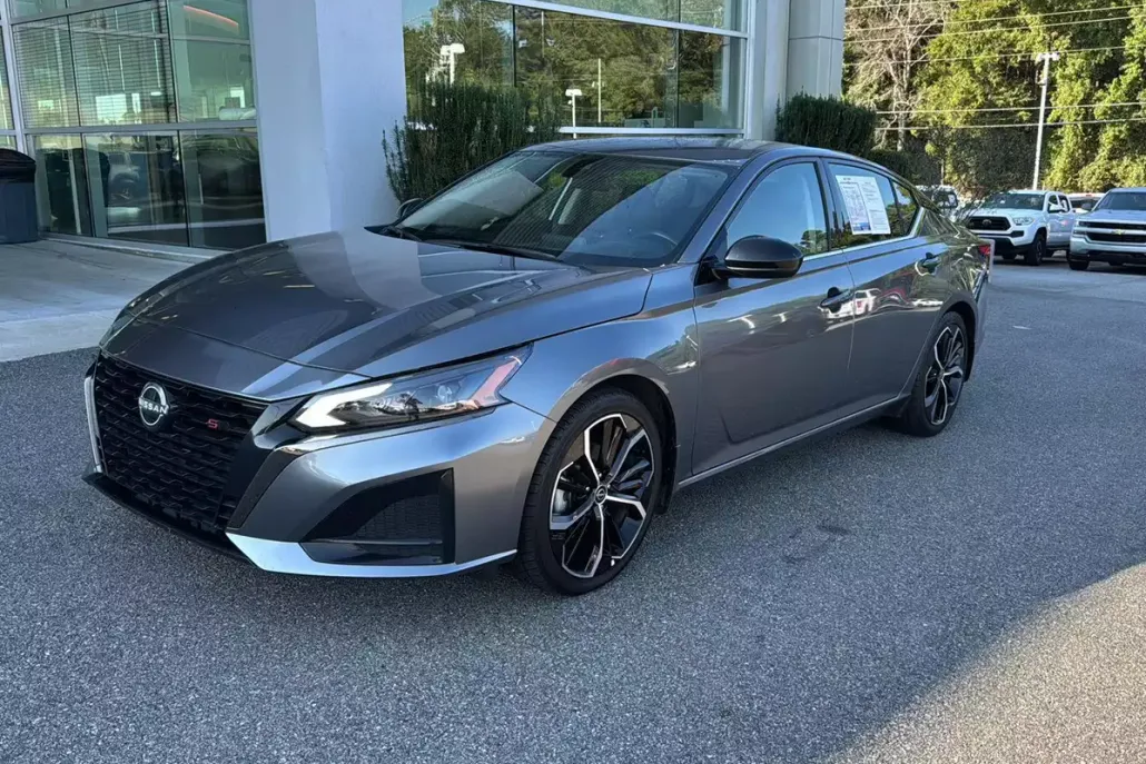 2023 Nissan Altima 2.5 SR photo 1