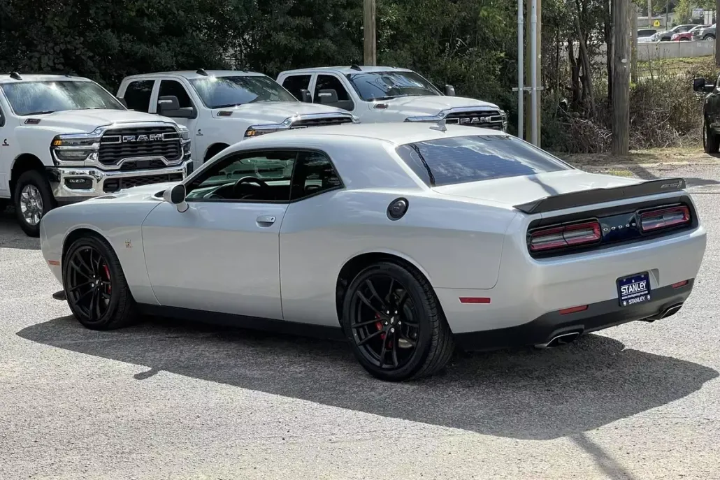 2023 Dodge Challenger R/T Scat Pack photo 1