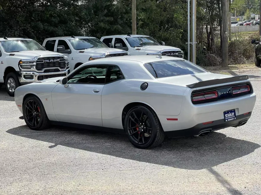 2023 Dodge Challenger R/T Scat Pack photo 1