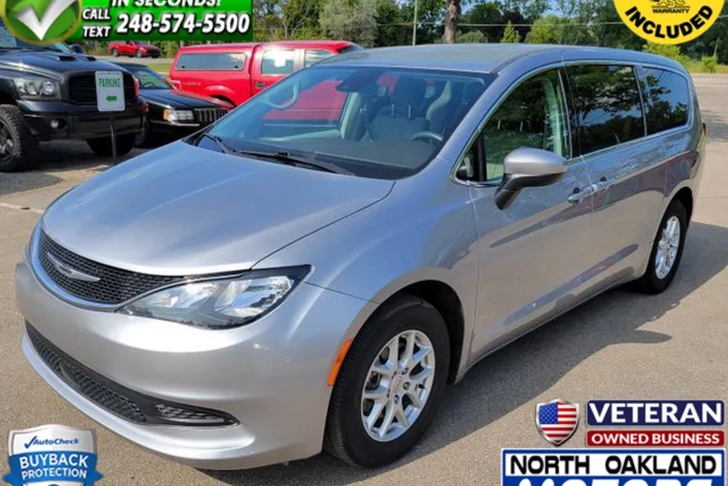 2021 Chrysler Voyager LX photo 1
