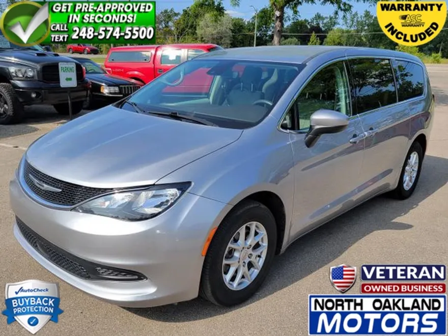 2021 Chrysler Voyager LX photo 1