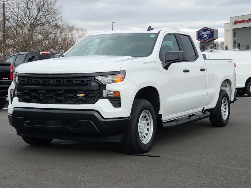 2025 Chevrolet Silverado 1500 photo 1