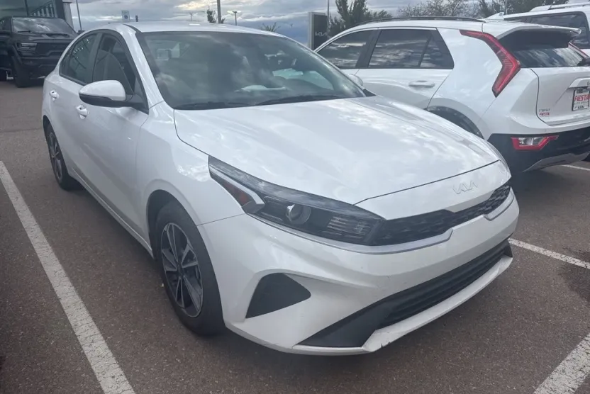2024 Kia Forte LXS photo 1
