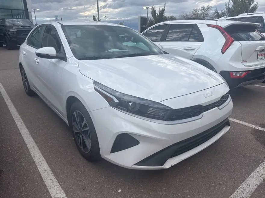 2024 Kia Forte LXS photo 1