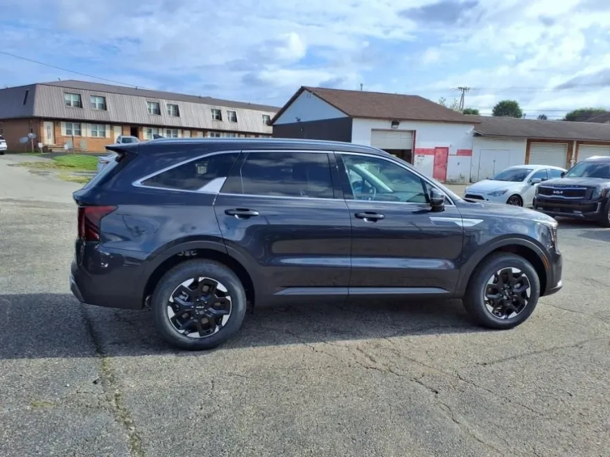 2025 Kia Sorento S photo 1
