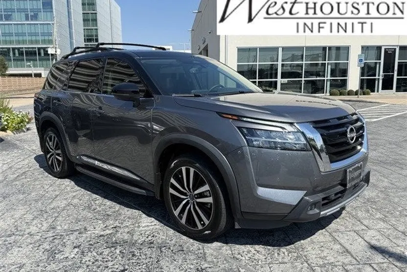 2023 Nissan Pathfinder Platinum photo 1