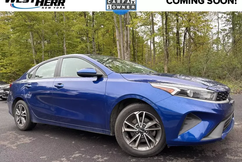 2023 Kia Forte LXS photo 1