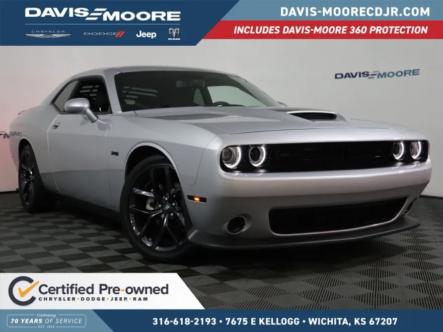 2023 Dodge Challenger R/T photo 1