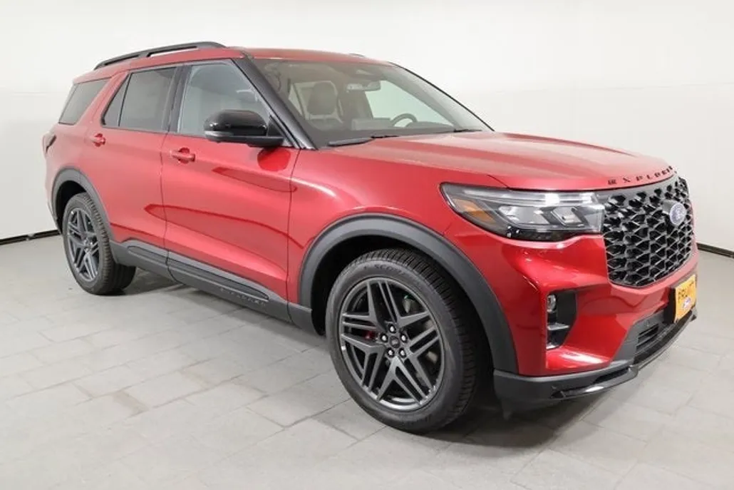 2025 Ford Explorer ST photo 1