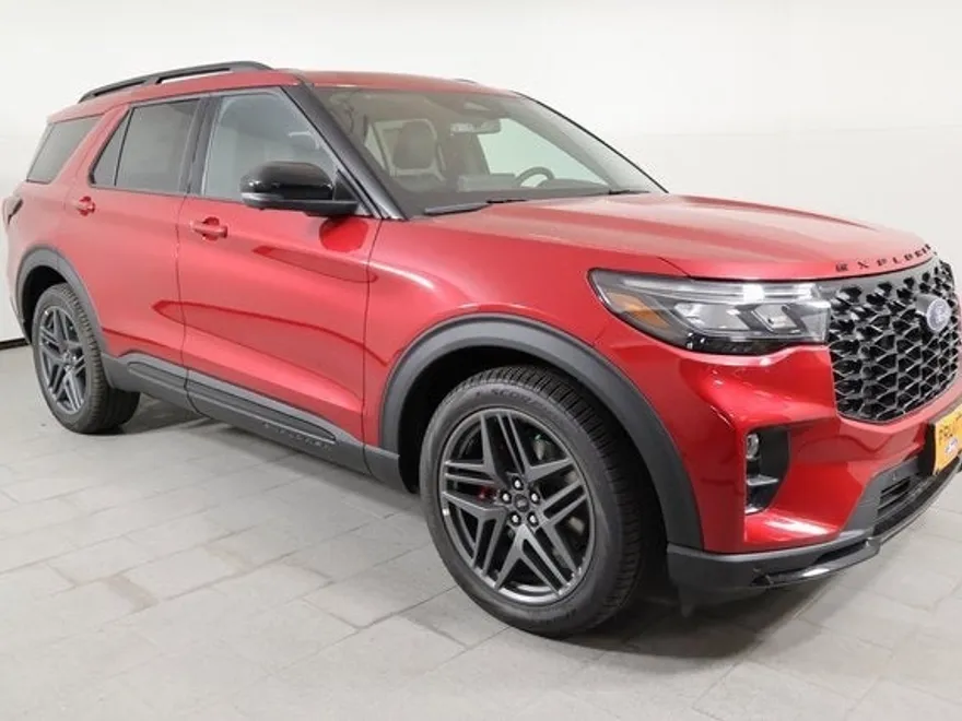 2025 Ford Explorer ST photo 1