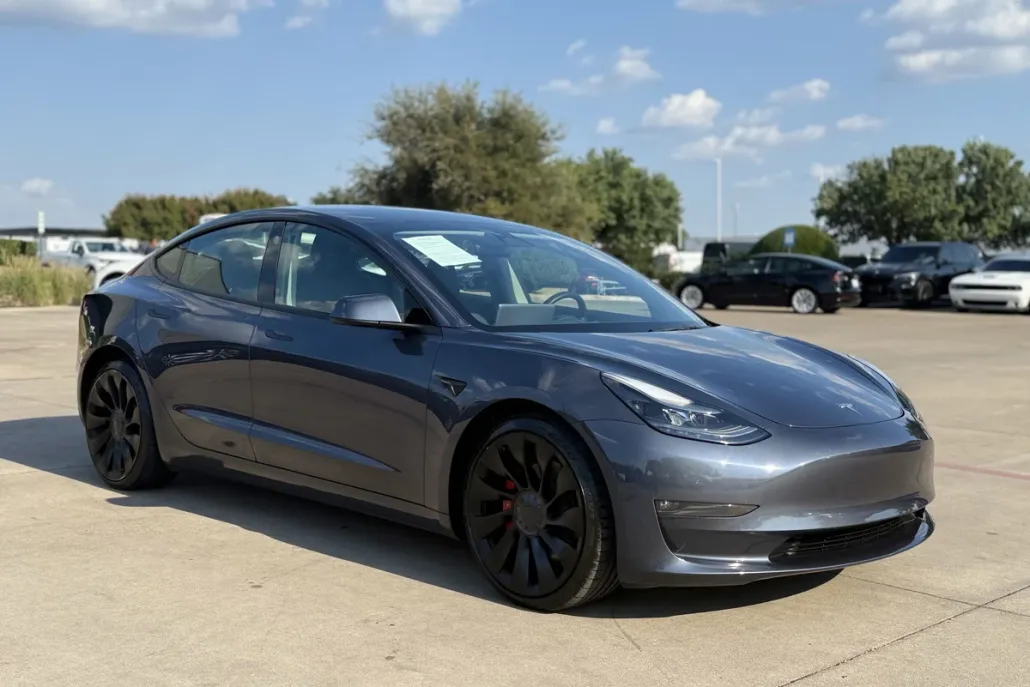 2023 Tesla Model 3 Performance photo 1