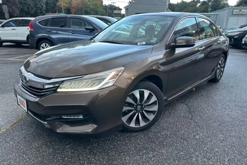 2017 Honda Accord Hybrid Touring photo 1