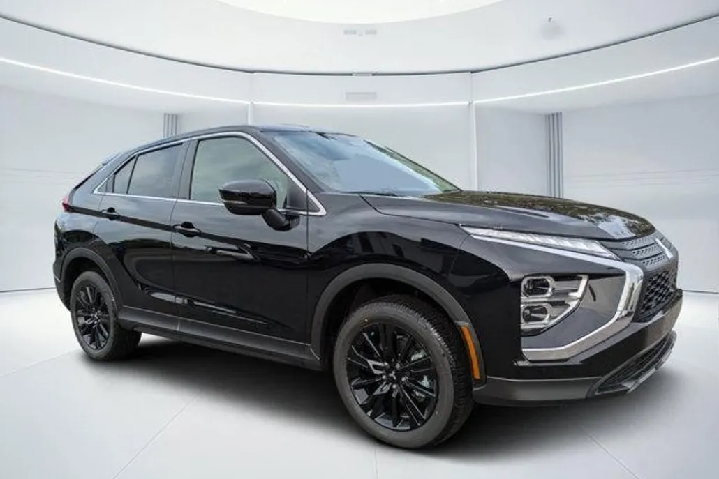 2025 Mitsubishi Eclipse Cross LE photo 1