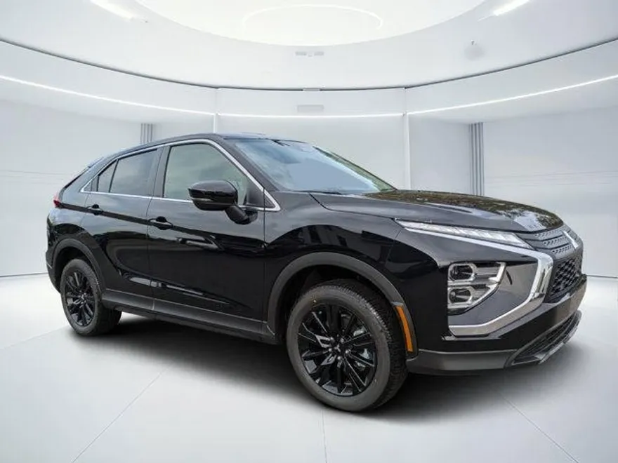 2025 Mitsubishi Eclipse Cross LE photo 1