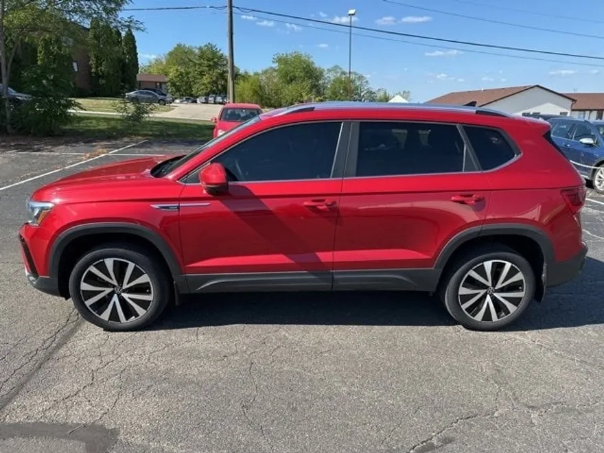 2022 Volkswagen Taos SE photo 1