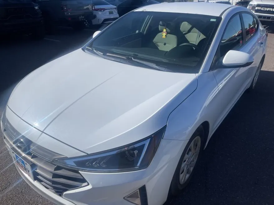 2019 Hyundai Elantra SE photo 1