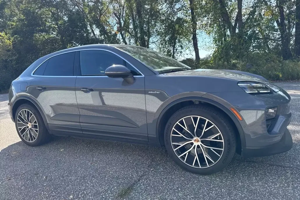 2025 Porsche Macan Electric 4 photo 1