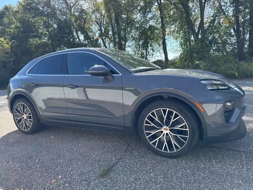2025 Porsche Macan Electric 4 photo 1