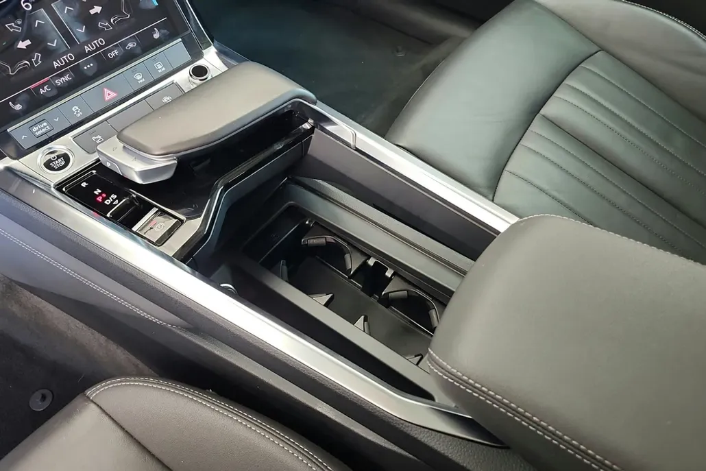 2021 Audi e-tron Premium photo 1