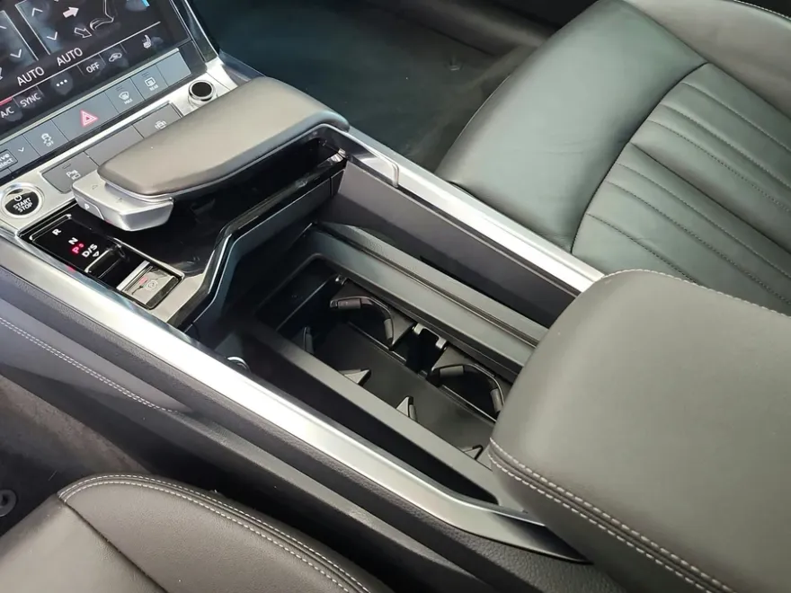2021 Audi e-tron Premium photo 1
