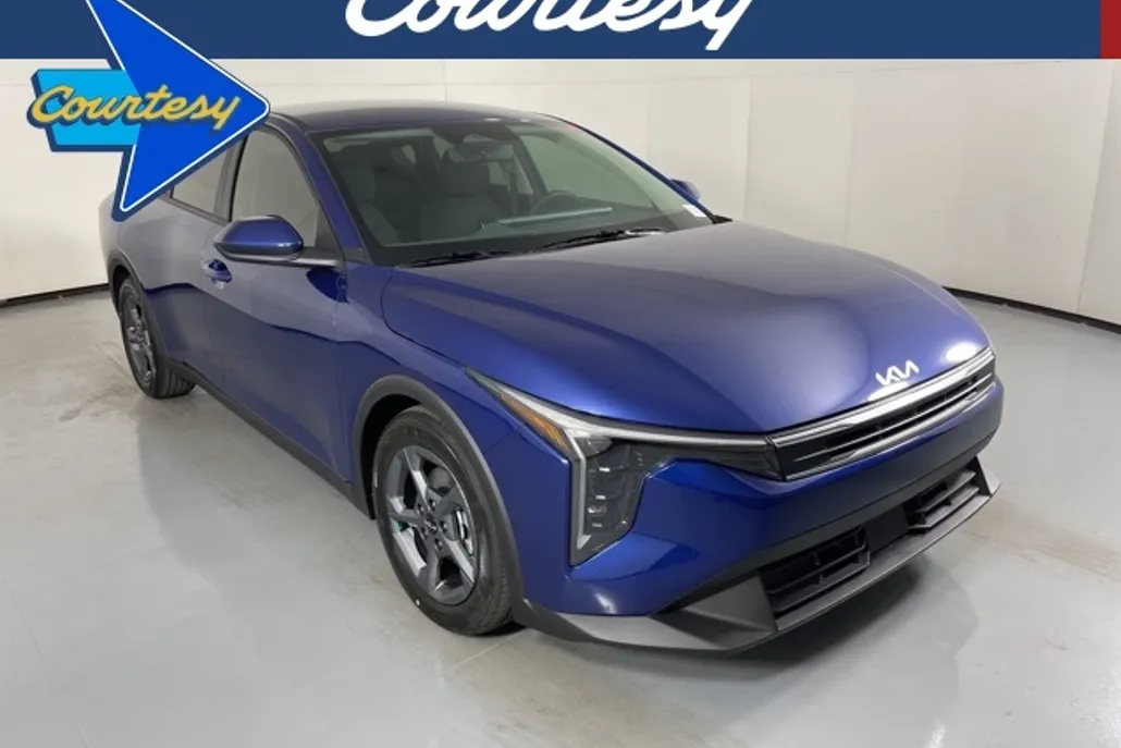 2025 Kia K4 LXS photo 1
