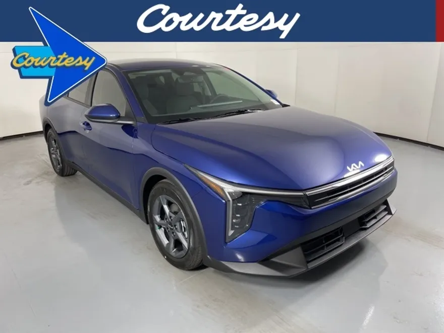 2025 Kia K4 LXS photo 1