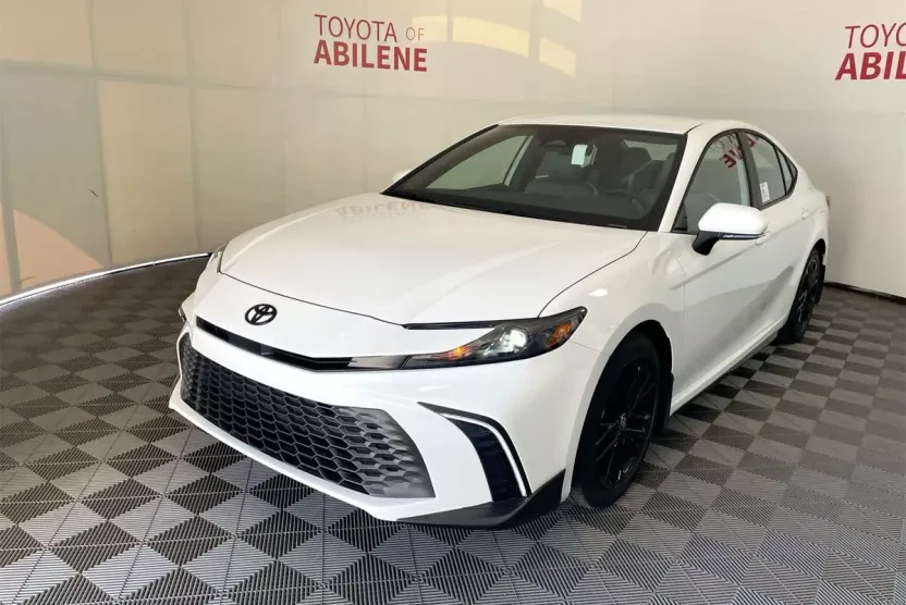 2026 Toyota Camry SE photo 1