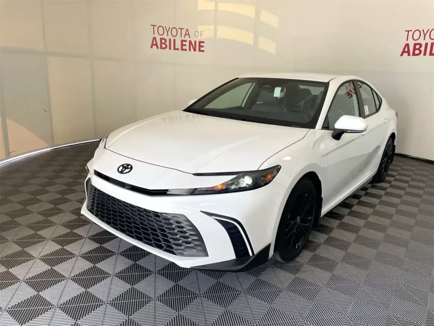 2026 Toyota Camry SE photo 1