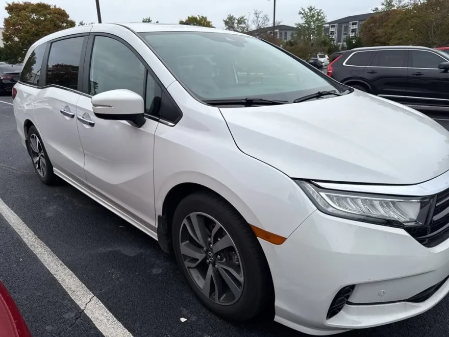 2024 Honda Odyssey Touring photo 1