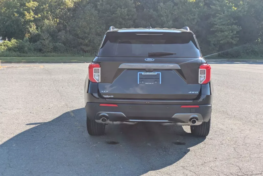 2023 Ford Explorer XLT photo 1